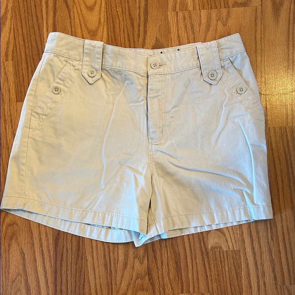 Women’s Sonoma Lifestyle khakis shorts. Size 14.